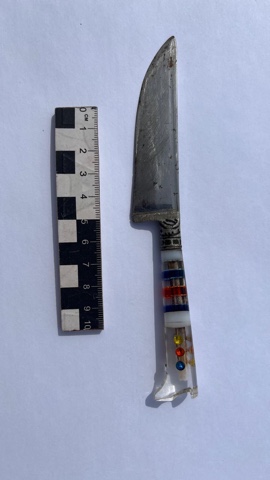 Құйылған тұтқасы бар темір пышақ