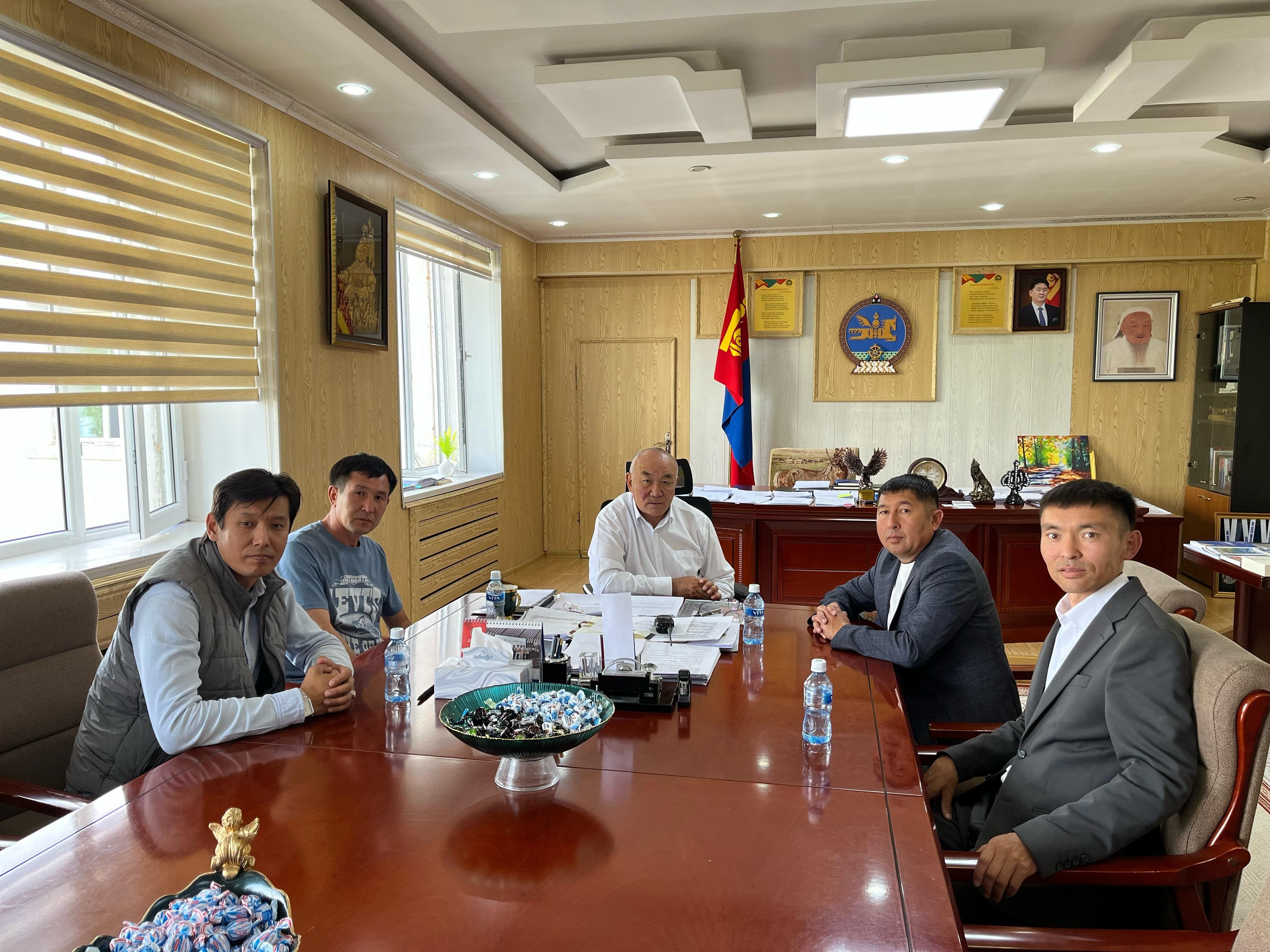 Моңғолияның Баян-Өлгей аймағының әкімімен кездесу