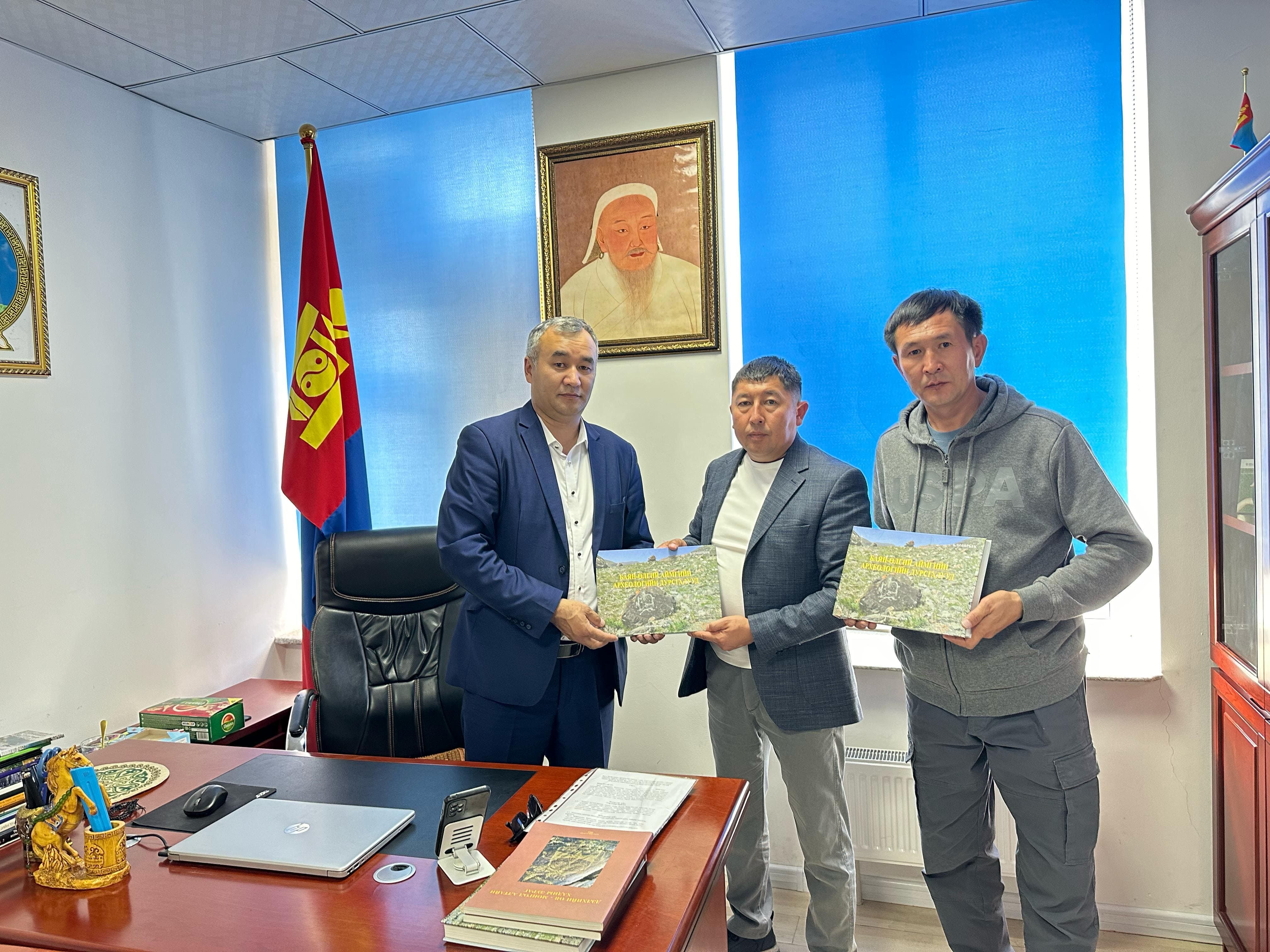 Моңғол Алтай петроглифтер кешендерін қорғау әкімшілігінің бастығымен кездесу